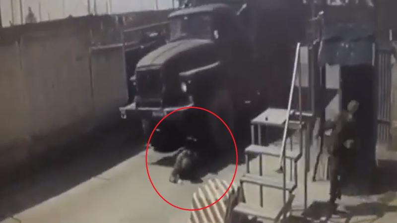 В Подмосковье водитель грузовика задавил солдата-срочника