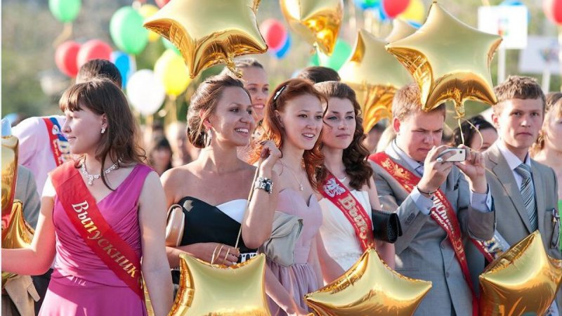 Губернатор Подмосковья поздравил выпускников с последним звонком