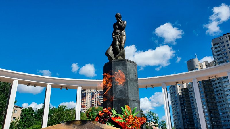 Пушкинские казаки круглосуточно охраняли мемориал «Скорбящая мать» в праздники