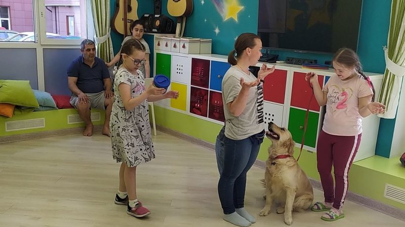 Собаки помогают в реабилитации детей-инвалидов в Ивантеевке