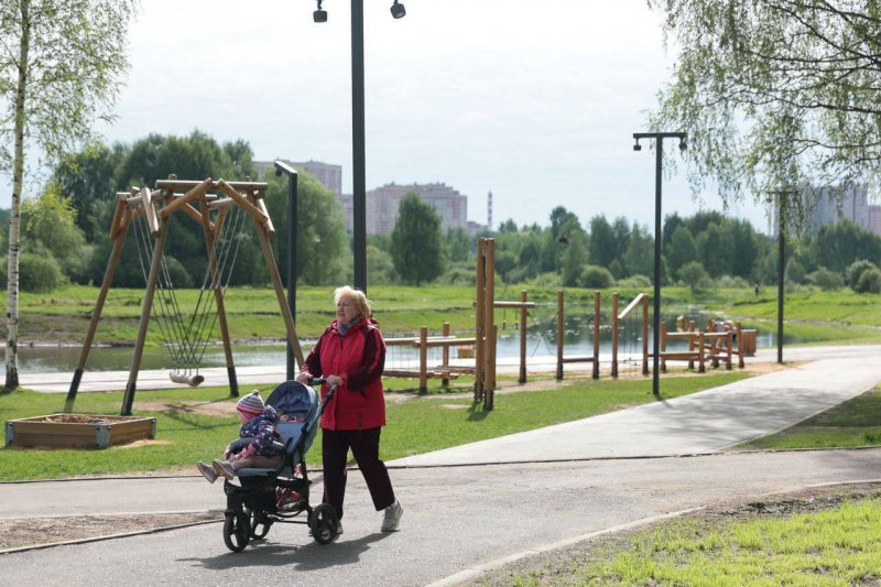 Андрей Воробьев проверил результаты благоустройства парка в Ивантеевке