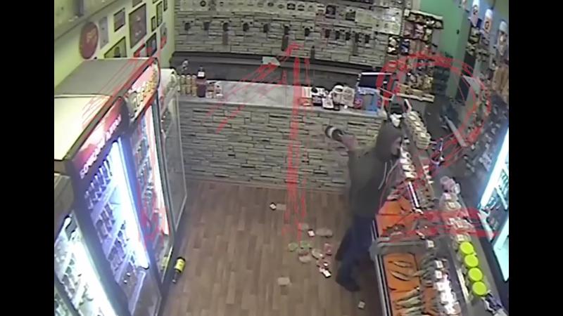 Пьяный мужчина в Подольске разгоромил магазин и беслатно раздавал пиво