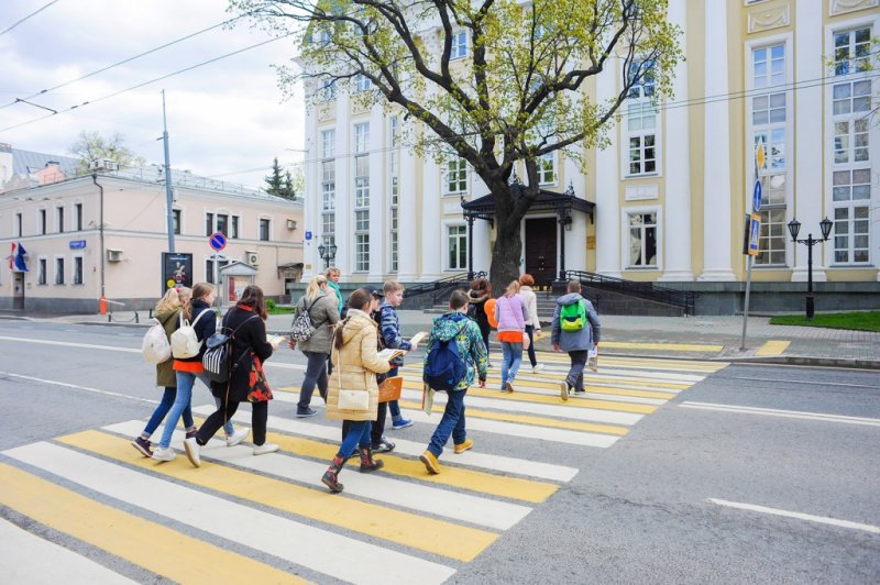 В Подмосковье в этом году отремонтируют дороги и построят тротуары к образовательным учреждениям