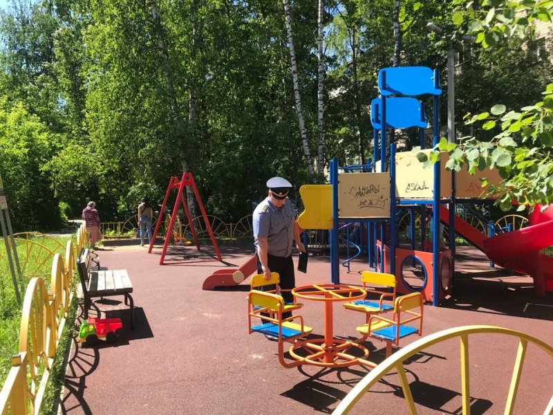 В Пушкино проверили содержание дворовых территорий и детских площадок