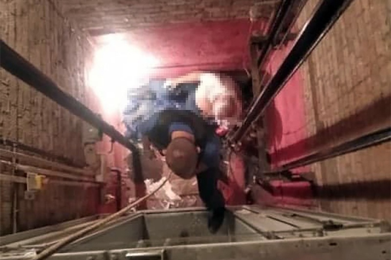 Житель Коломны погиб,пытаясь выбраться из шахты затрявшего лифта