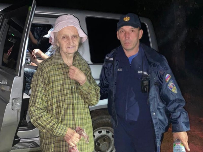 В Егорьевске спасатели вывели из леса пожилую женщину
