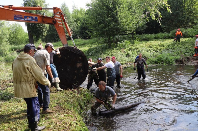 Павловопосадские "моржи" организовали субботник и очистили реку Вохну от мусора