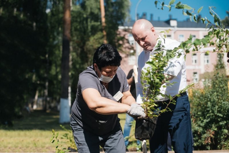 В Пушкинской больнице благоустроили сквер около памятника Святителю Луке Крымскому