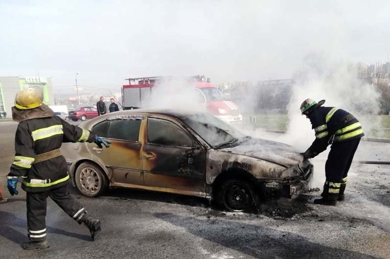 Возгорание двух машин ликвидировали в Подмосковье