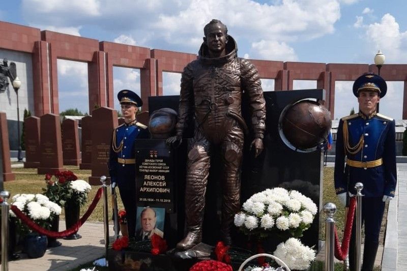 В Мытищах появился памятник космонавту Леонову