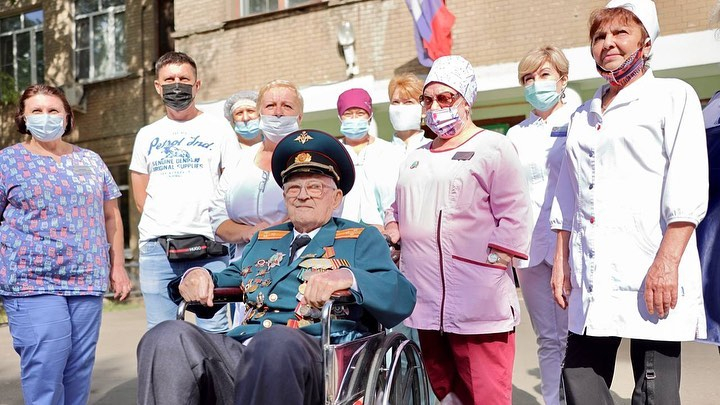 102-летний ветеран Великой Отечественной войны вылечился от COVID-19 в Королеве