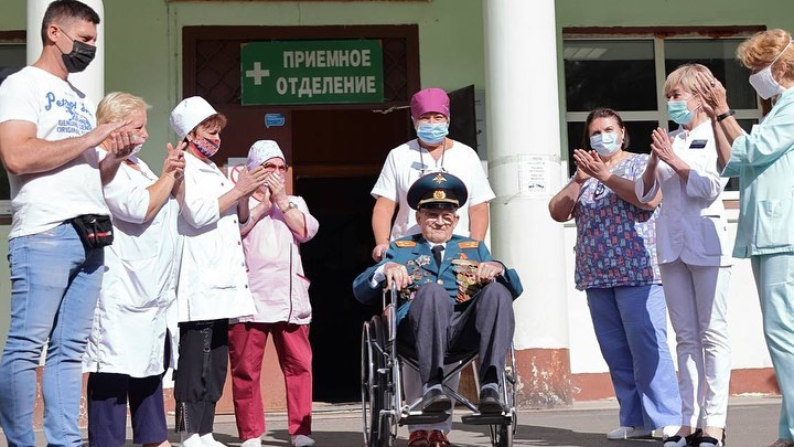 102-летний ветеран Великой Отечественной войны вылечился от COVID-19 в Королеве