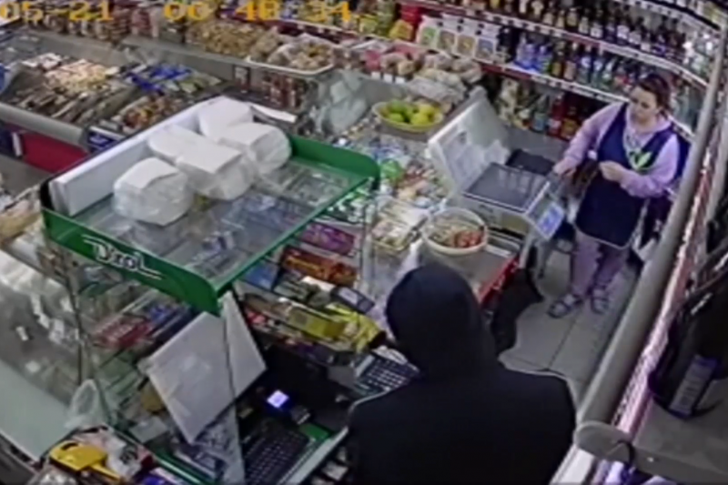 Налетчик с ножом в Подольске напал на магазин