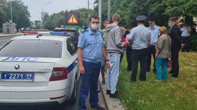 В Зеленограде 16-летний подросток за рулем "Мерседеса" устроил ДТП