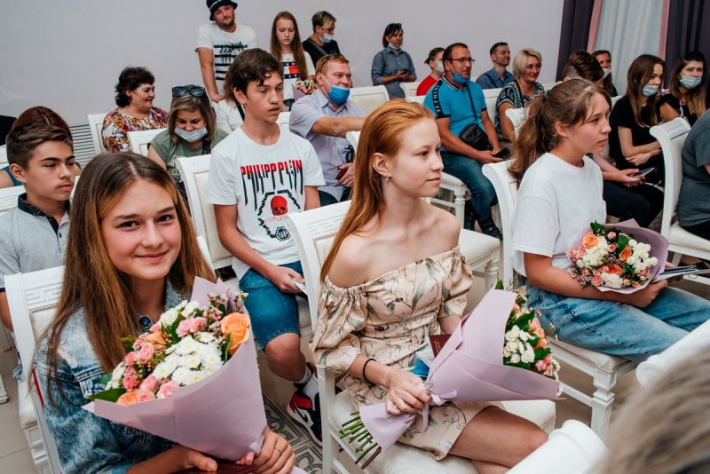 Пушкинским школьникам вручили первые паспорта