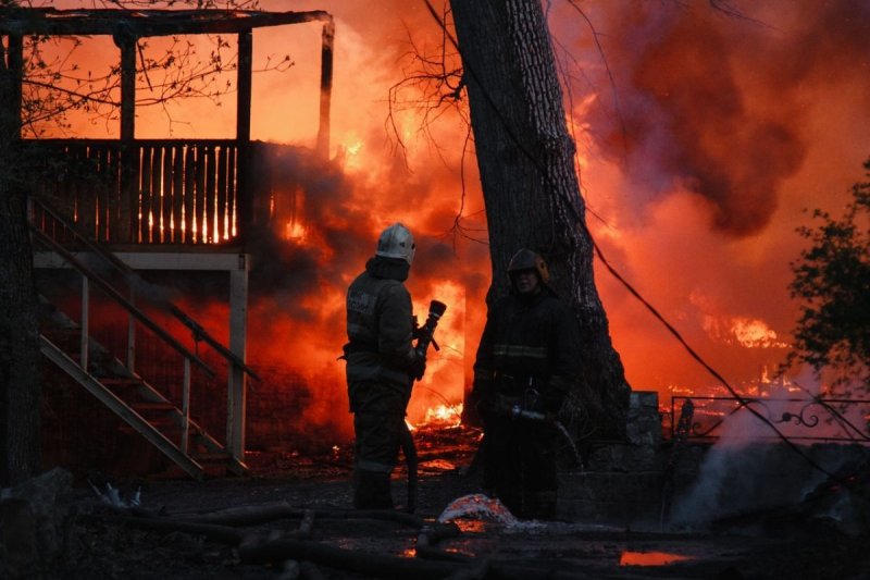 Пожарные ликвидировали возгорание в хозпостройке в Люберцах