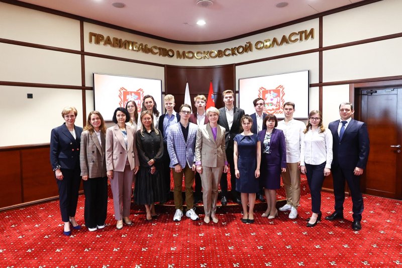 Губернатор обсудил с победителями олимпиад развитие образования в Подмосковье