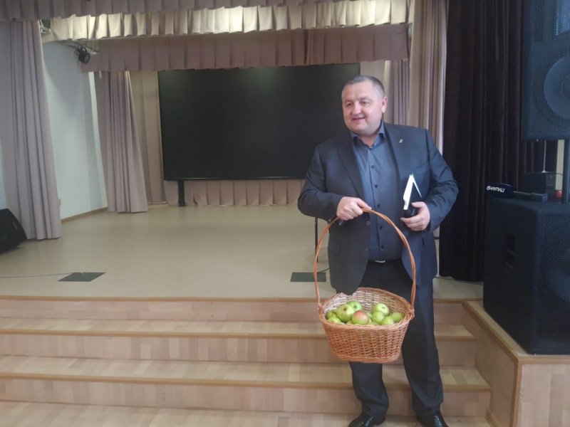 Жители смогли задать вопросы депутату в Челюскинском 