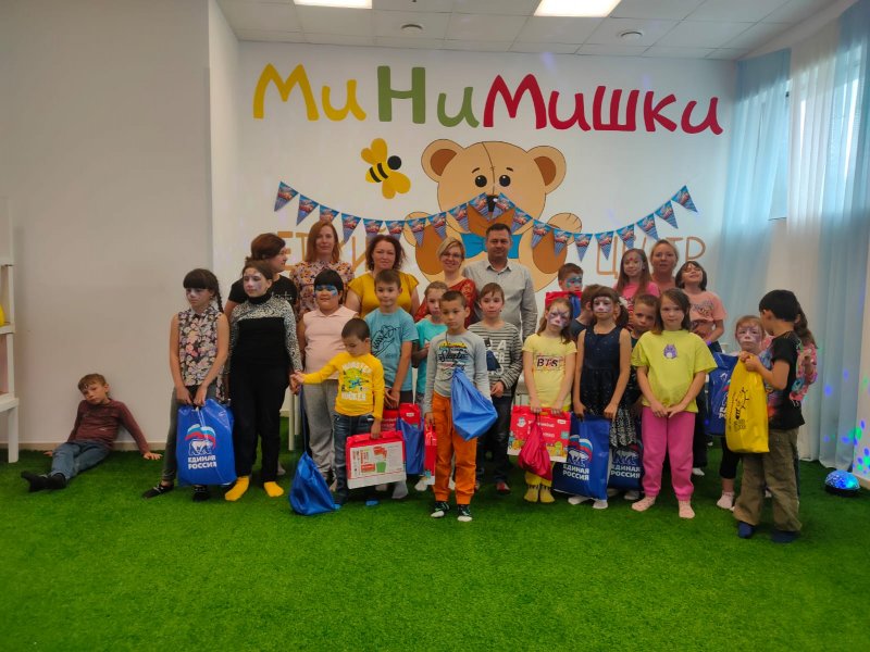 В развлекательном центре "МиНиМишки" в Пушкино помогли собрать детей в школу 
