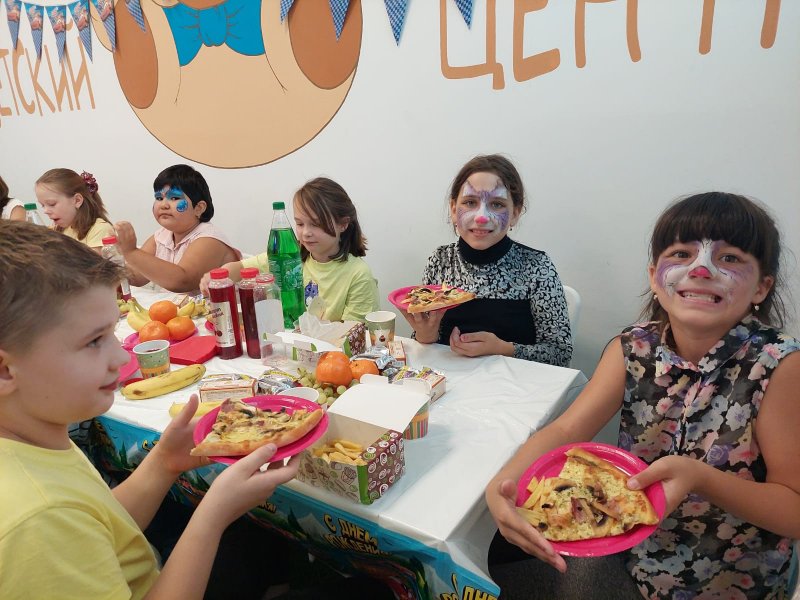 В развлекательном центре "МиНиМишки" в Пушкино помогли собрать детей в школу 