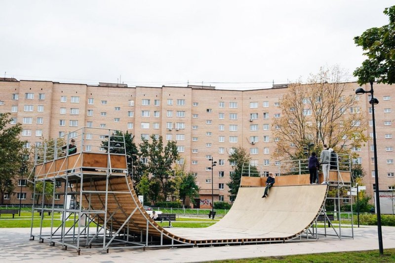 Рампу для прыжков на самокатах, скейтбордах и BMX-велосипедах установили в Ивантеевке