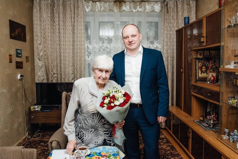 Глава Пушкинского округа поздравил с юбилеем ветерана Великой Отечественной войны