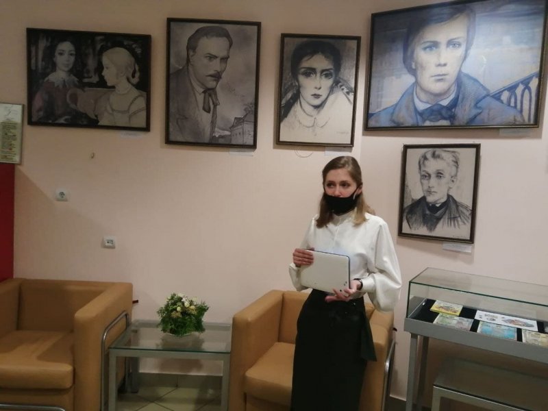 В Пушкинской библиотеке открылась выставка в честь 200-летия Достоевского