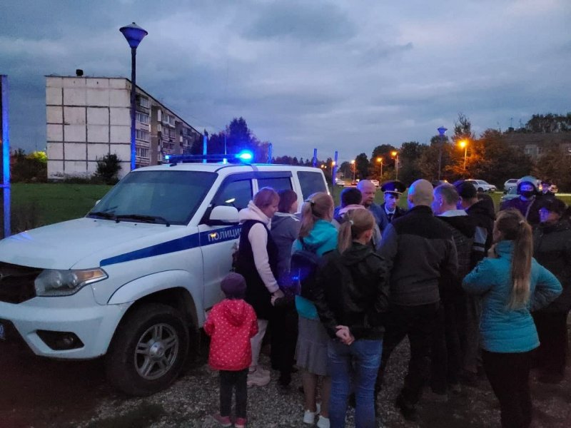 Сотни людей устроили сход в Сергиево-Посадском округе после изнасилования мигрантами пенсионерки