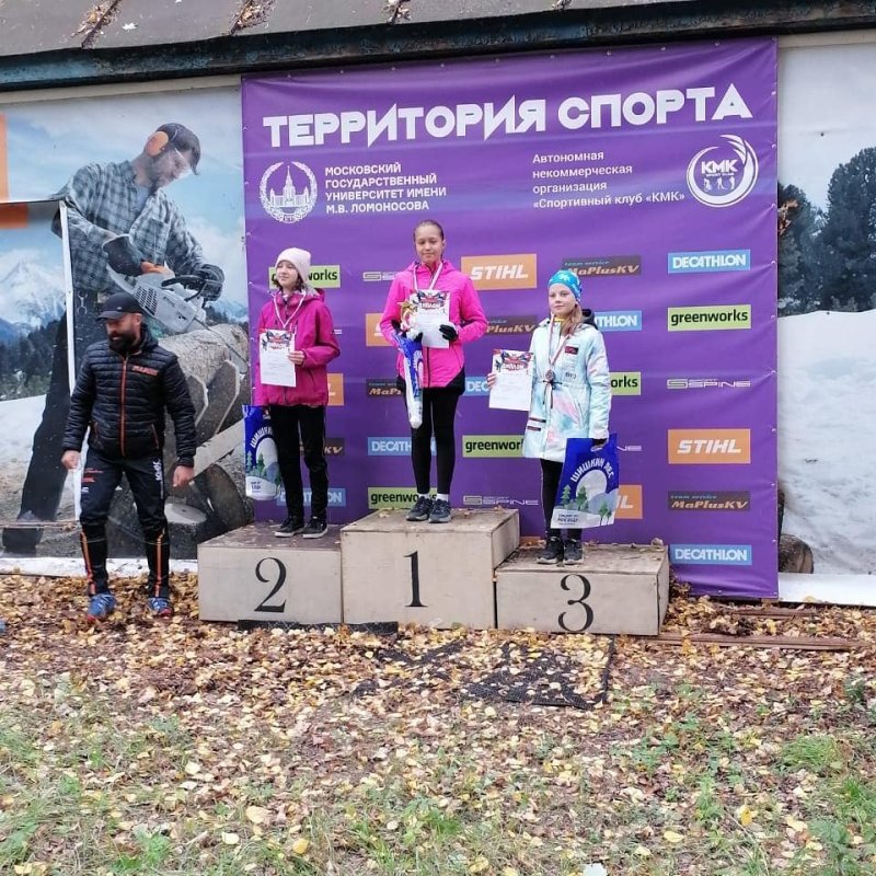 Ивантеевские школьники стали призёрами соревнований по кроссу с имитацией лыжного хода «Королевская осень»