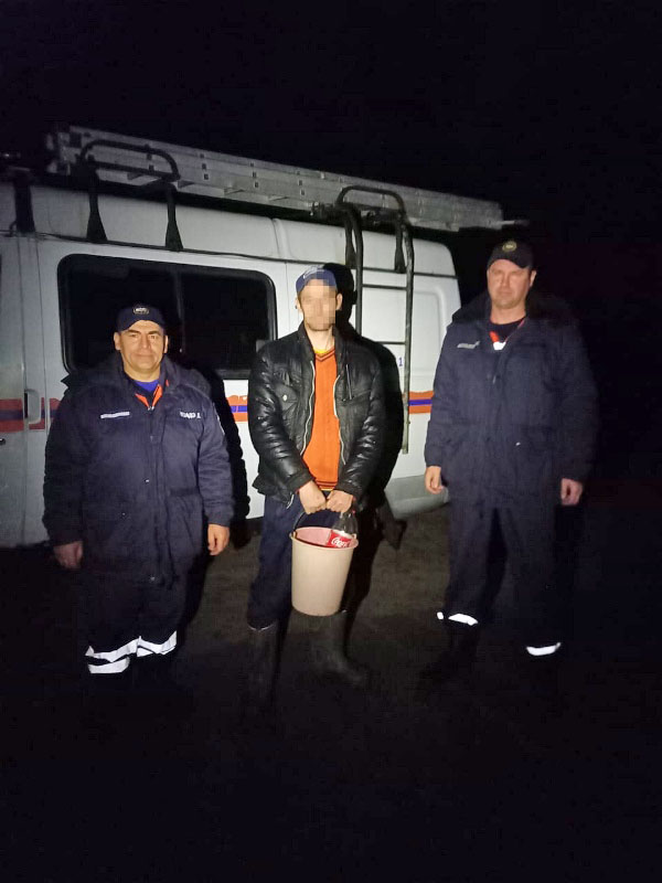 В Луховицах спасатели вывели из леса заблудившегося грибника