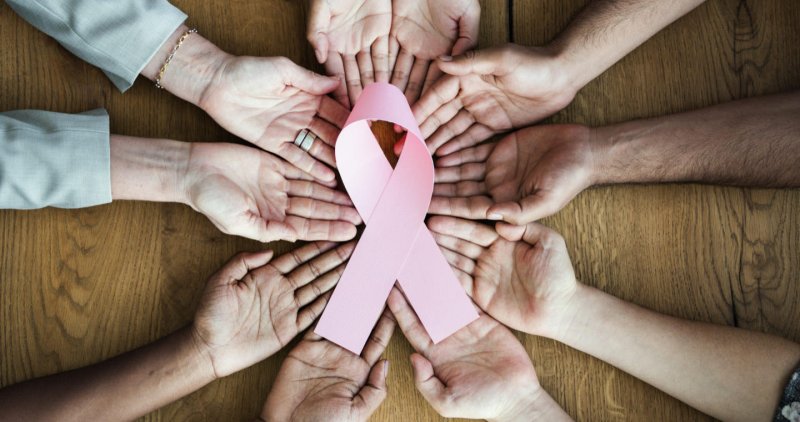 Всемирный месяц борьбы против рака груди отмечается в октябре