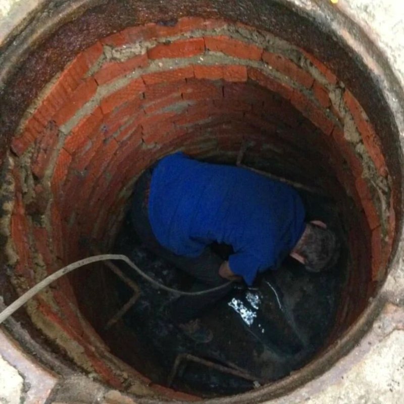 Коммунальные службы Ивантеевки борются с засорами канализации