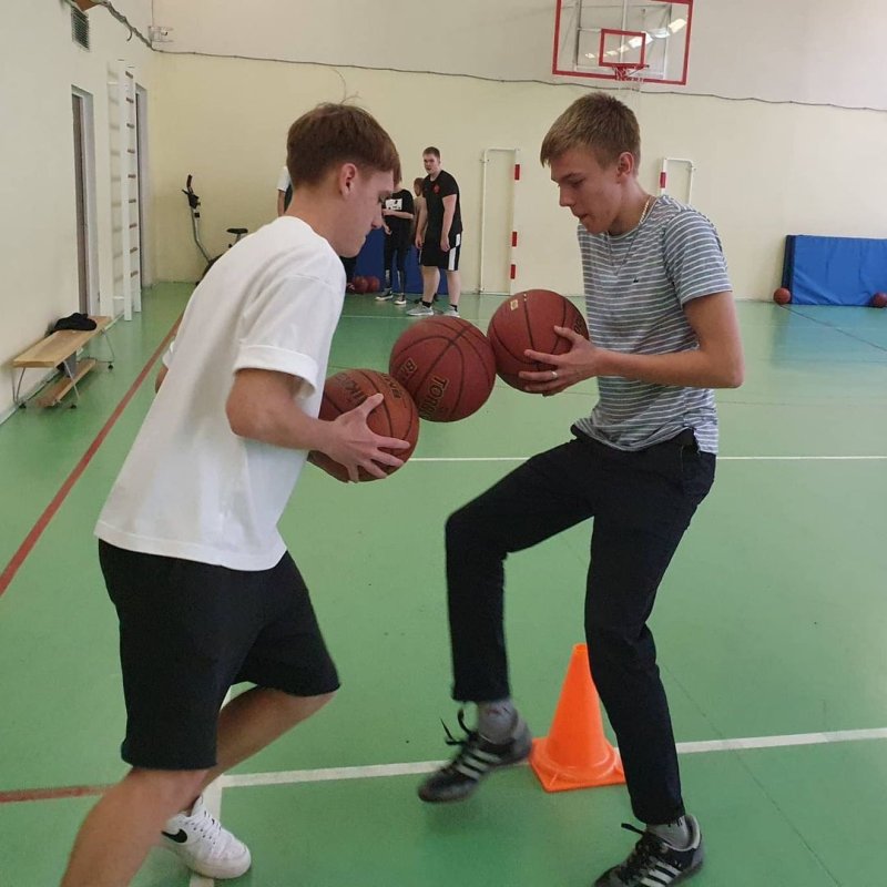 Чемпион России по баскетболу провёл мастер-класс в ивантеевской школе