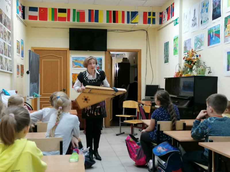 На уроке для воспитанников «Родного слова» в Пушкино впервые выступили гусляры