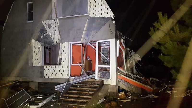Два человека пострадали при взрыве дома в Люберцах