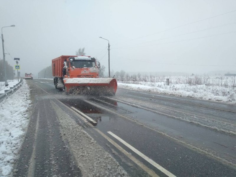 За сутки дорожные службы Подмосковья очистили от снега более 34 тыс. км дорог