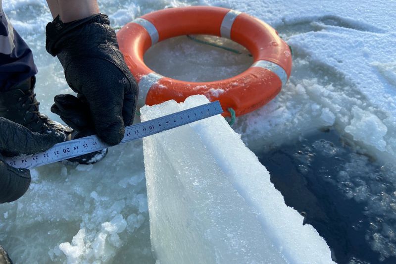 Подмосковные спасатели предупредили жителей региона об опасностях тонкого льда