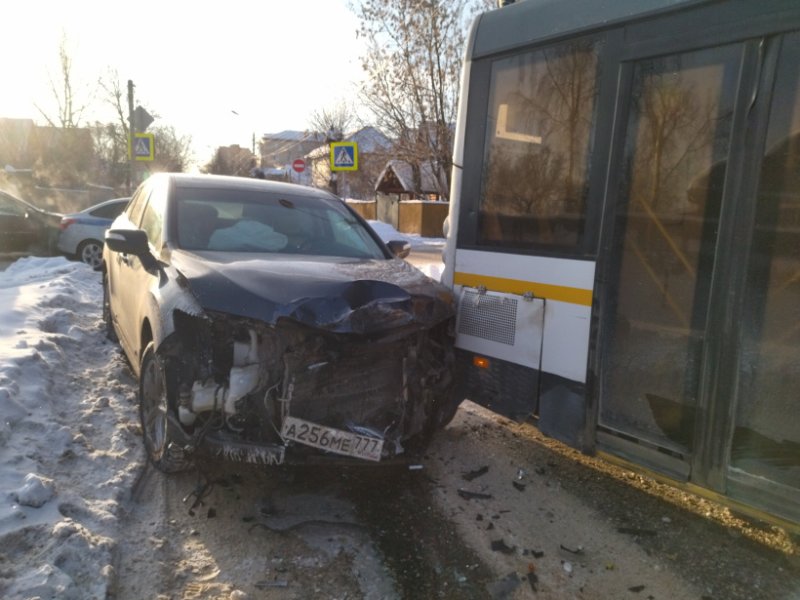 Пассажир автобуса в Истре пострадал в ДТП с легковой машиной