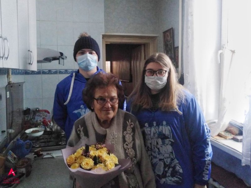 Волонтеры из Ивантеевки поздравили ветерана Великой Отечественной войны с днем рождения