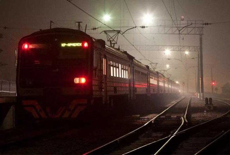 Мужчина погиб под колёсами поезда в Заветах Ильича