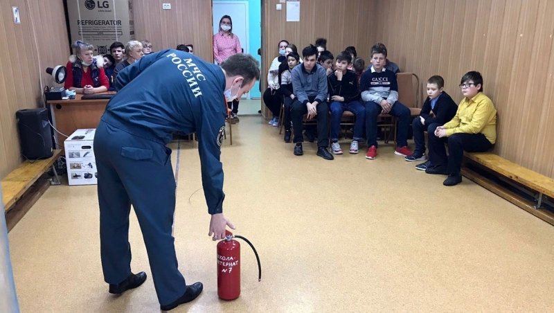 Сотрудники МЧС провели открытый урок в школе-интернате Красноармейска