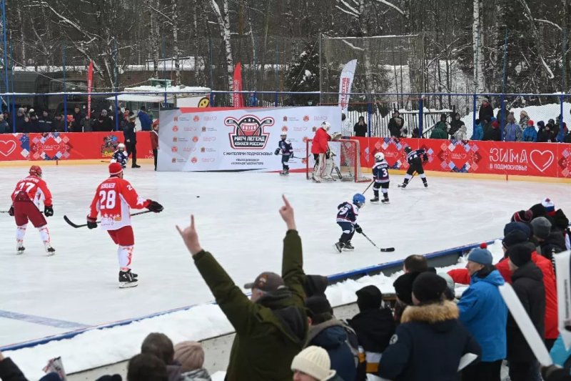 «Легенды хоккея» и дворовая команда сыграли вничью в Черноголовке