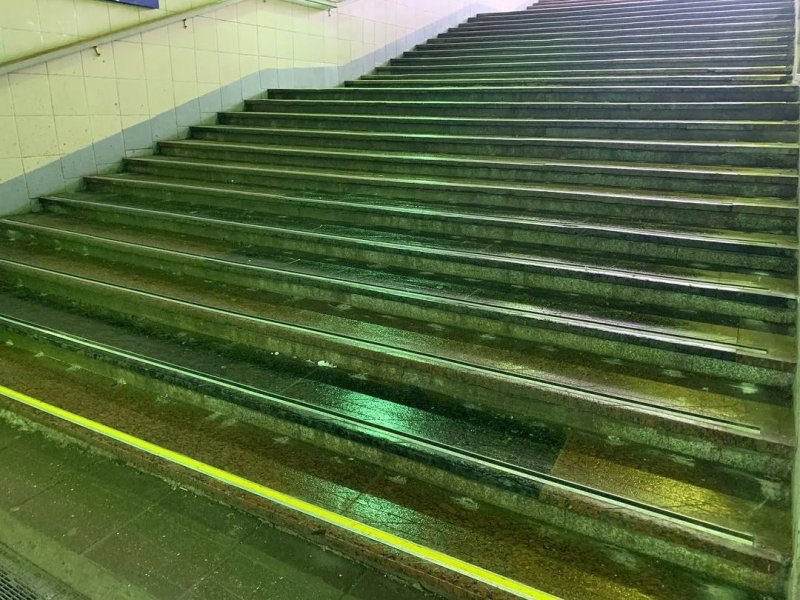Завершены работы по обустройству лестниц в подземном переходе на станции «Пушкино»