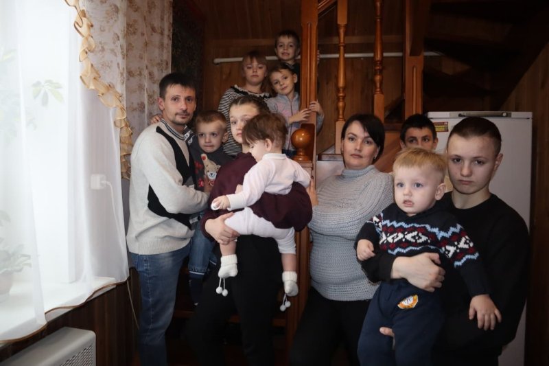 Семья с 10 детьми получила субсидию на большой дом в Подмосковье