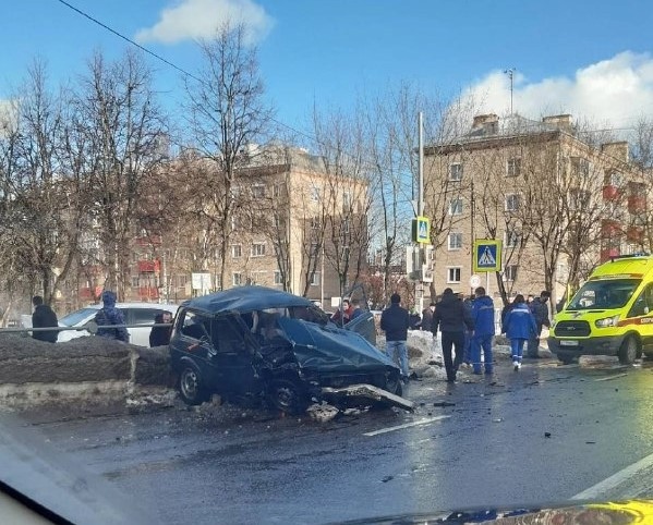 При столкновении двух машин в Подольске пострадала 12-летняя девочка