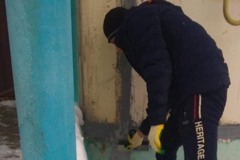 Замерзающему жителю дома в Солнечногорске утеплили квартиру