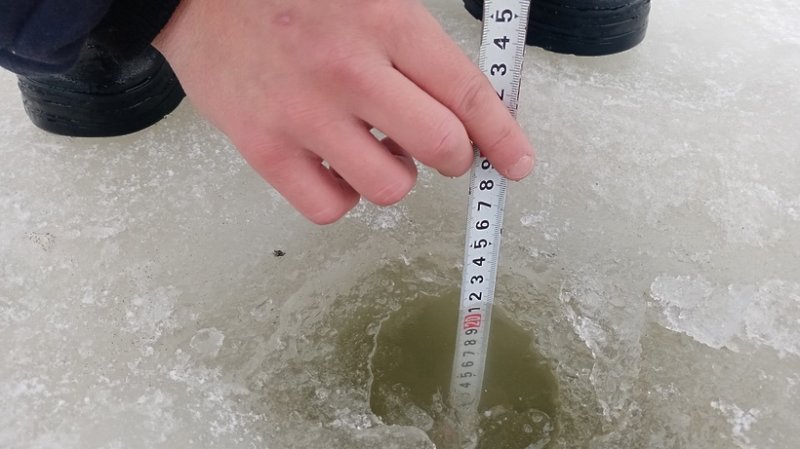 Лед на 14 водоемах в Московской области признали опасным