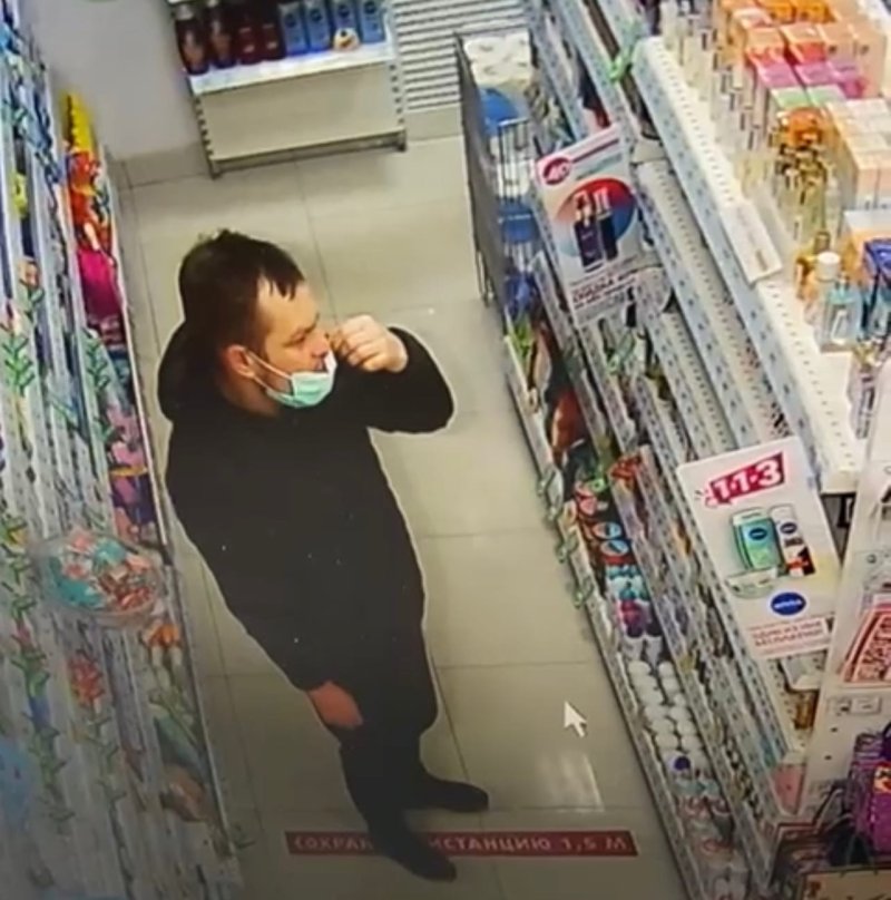 Неадекватный посетитель напугал сотрудников магазина в Дзержинском