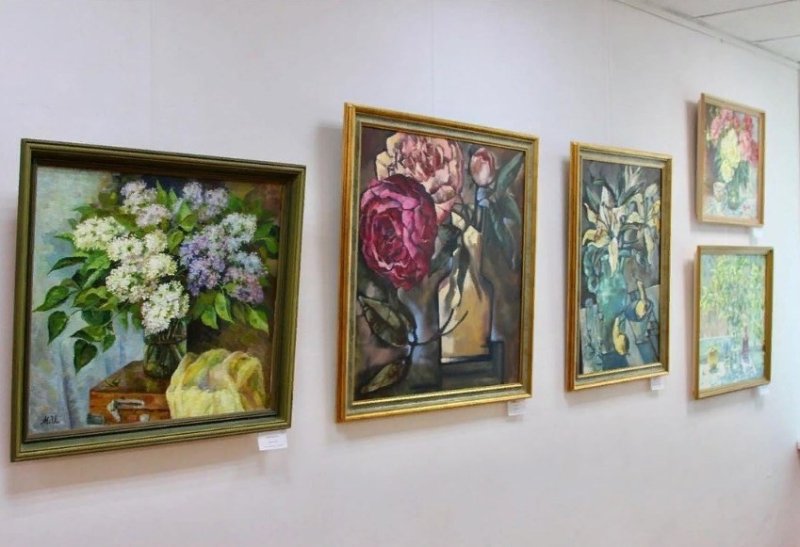 Работы пушкинских художников представлены на выставке «Гармония цветов»