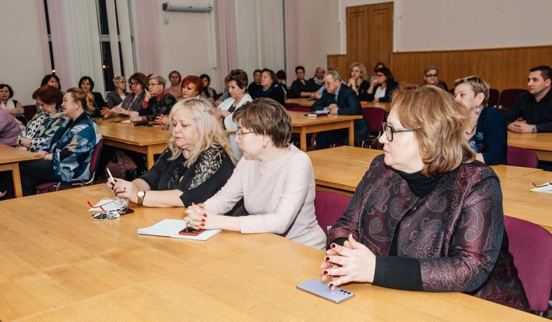 Глава Пушкинского округа провел встречу с директорами школ